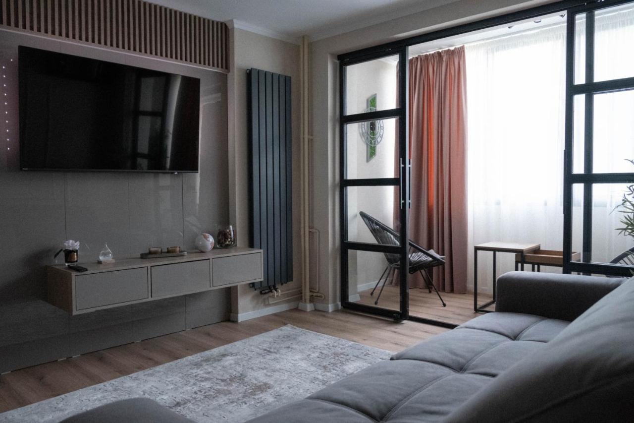 Cosy 2 Rooms Apartment In The Center Of The City Bukares Bagian luar foto
