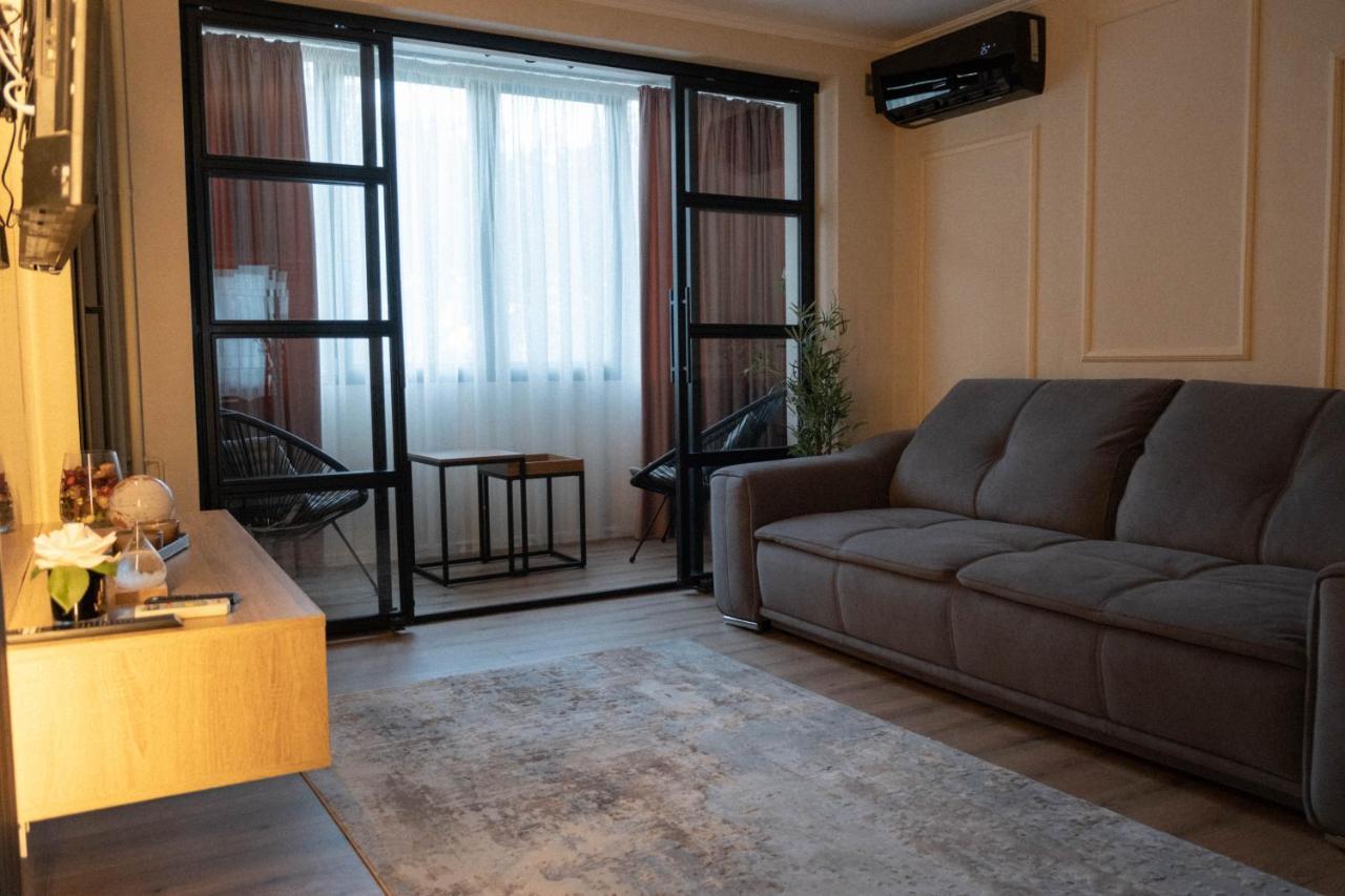 Cosy 2 Rooms Apartment In The Center Of The City Bukares Bagian luar foto