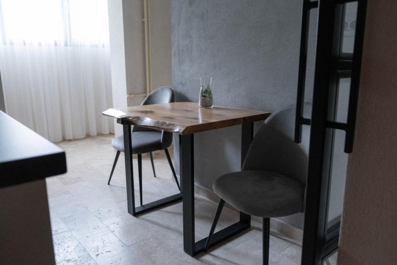 Cosy 2 Rooms Apartment In The Center Of The City Bukares Bagian luar foto