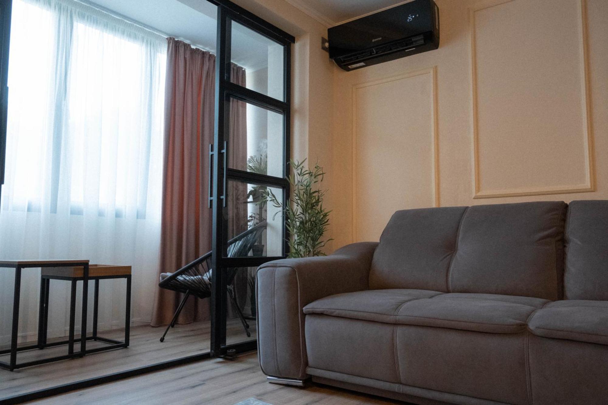 Cosy 2 Rooms Apartment In The Center Of The City Bukares Bagian luar foto